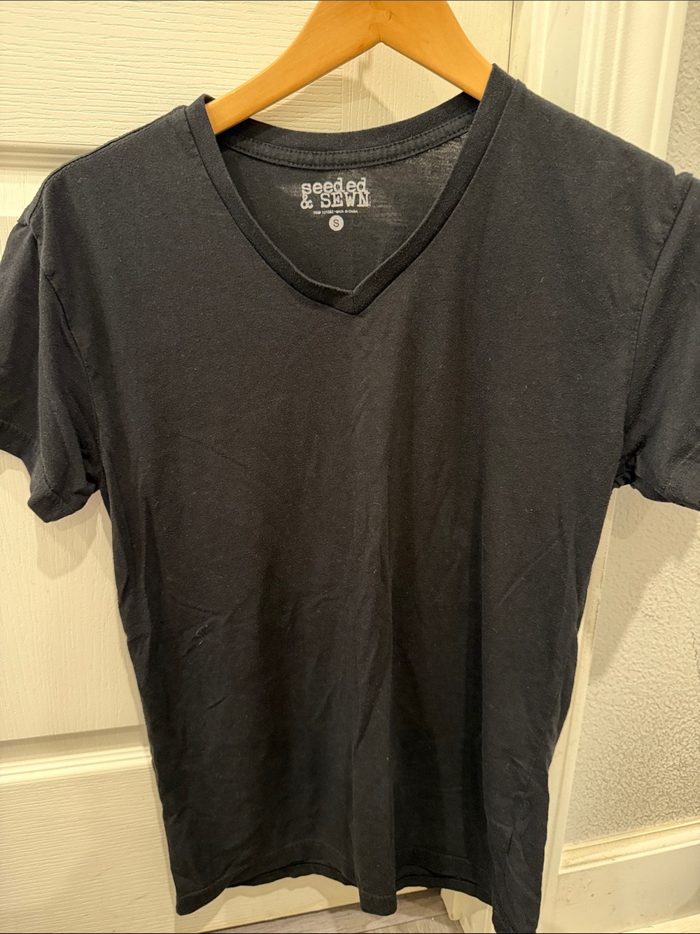 Men’s Seeded & Sewn Black V-Neck T-Shirt